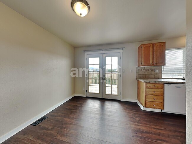 Foto del edificio - 1327 Whitehouse Ave