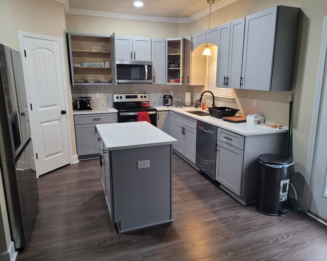 Building Photo - Coming Soon Fully Furnished in Orchard Lan...
