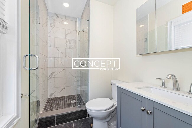 Foto del edificio - 68 Stanley Ave