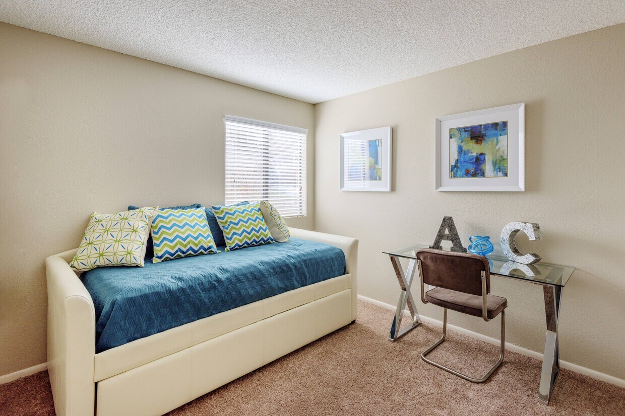 Hearthstone at City Center 932 S Helena Way Aurora, CO Apartments