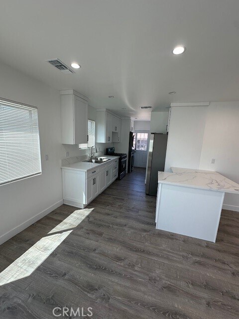 Foto del edificio - 8253 Morse Ave