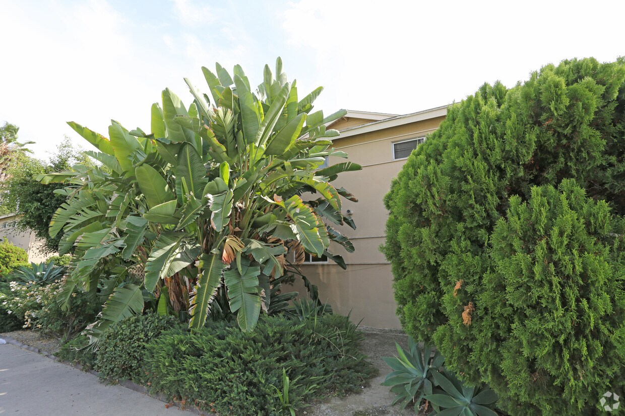Building Photo - 1144 W Casa Grande Ave