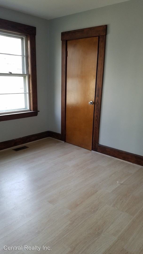 Building Photo - 3 br, 1 bath House - 28 King Street