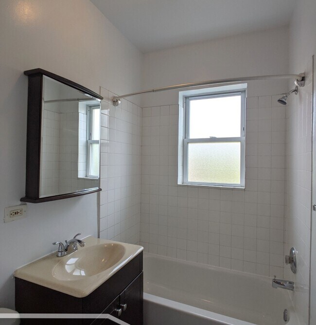 Foto del edificio - 1627 N Humboldt Blvd