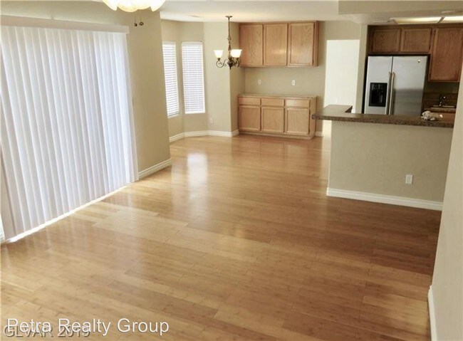 Building Photo - 2061 Scenic Sunrise Dr