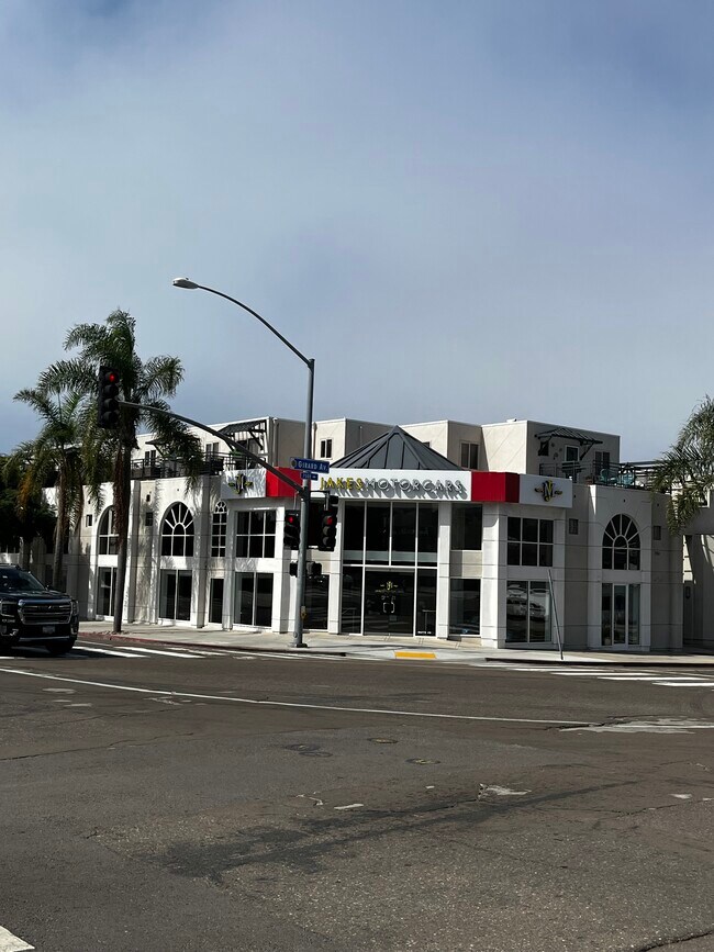 Foto del edificio - 7514 Girard Ave