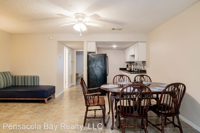 Building Photo - 2 br, 1.5 bath House - 416 Waycross Ave