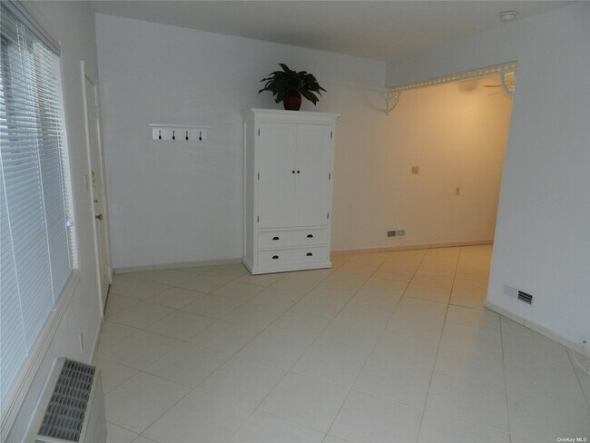 Building Photo - . Mayfair Rd