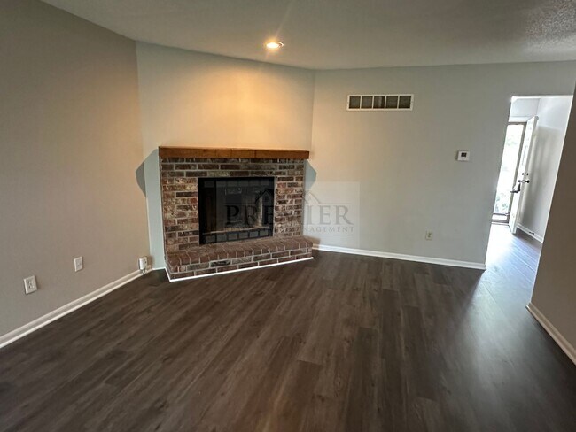 Building Photo - 3568 NE Independence Ave