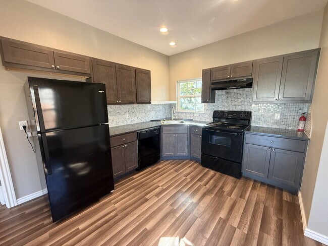 Foto del edificio - 1 Bed, 1 Bath Townhome Near Asian District