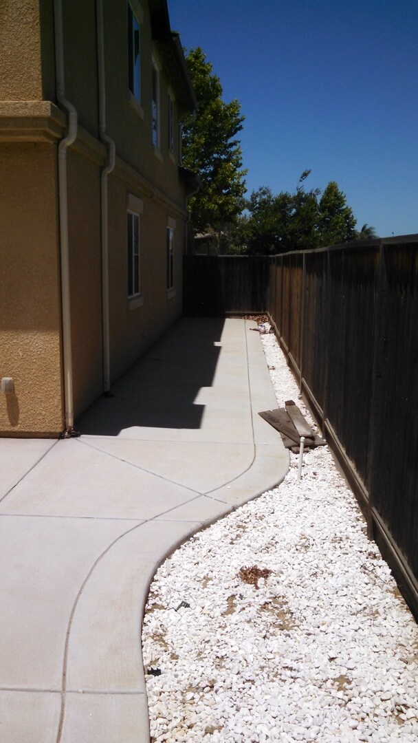 Foto del edificio - REDUCED!!REDUCED!!  Huge 5 Bedroom 3 Bath ...
