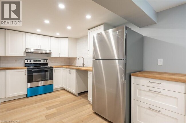 Building Photo - 229 W 33rd St