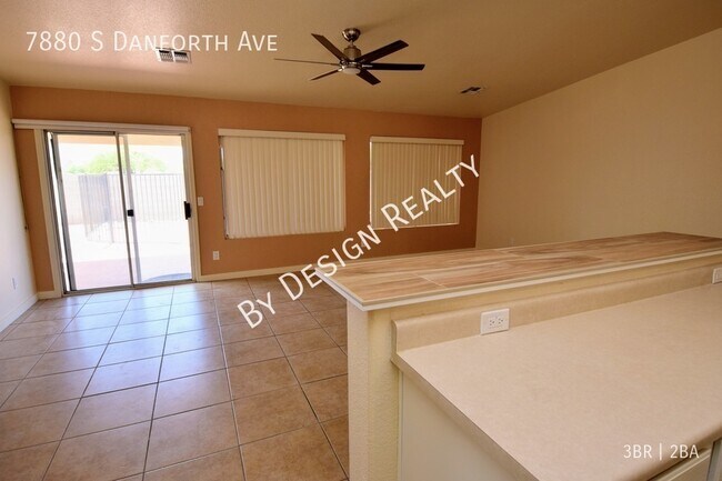 Building Photo - Renovated Rita Ranch 3 Bed 2 Bath with Peb...