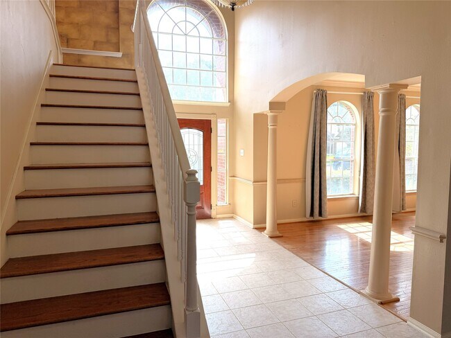 Building Photo - 3631 Lauderwood Ln