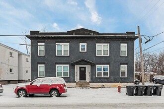 Building Photo - 1119 Custer St