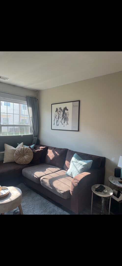 Foto del edificio - 1337 E Wyndham Cir