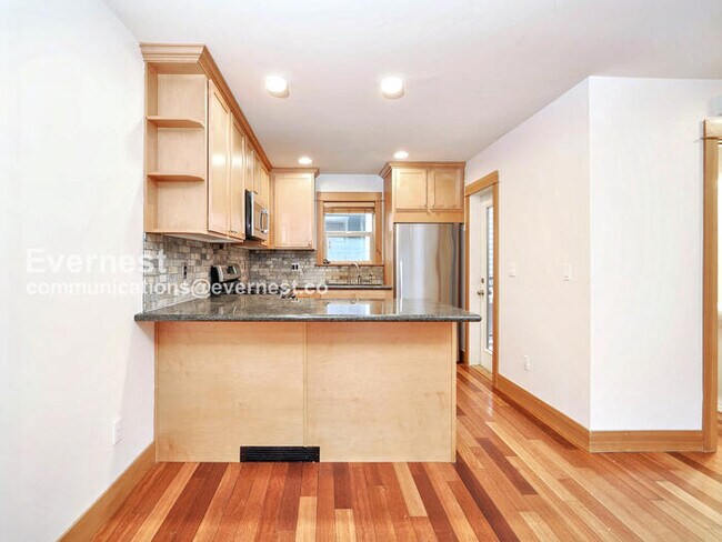 Foto del edificio - 3 Bed/2 Bath Townhome with Garage / Pet-Friendly / Vouchers Accepted / Available Now!