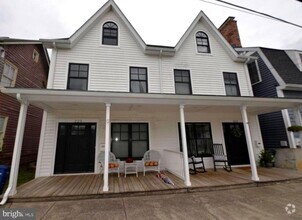 Building Photo - 225 S Commerce St