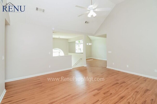 Foto del edificio - Available Now!