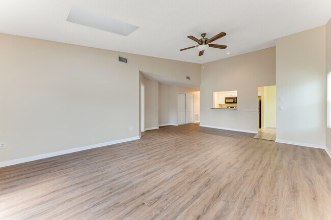 Building Photo - 121 Bob White Ct