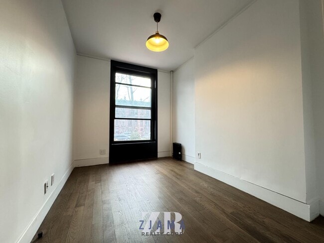 Building Photo - 63 3rd Pl