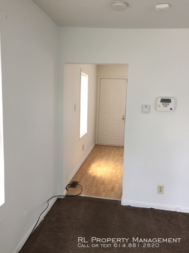 Building Photo - 2 Bedroom 1 Bath Ranch With Basement