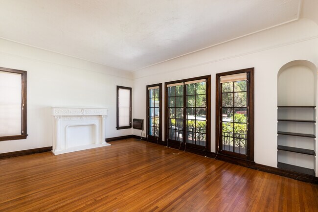 Living room - 614 E California Blvd