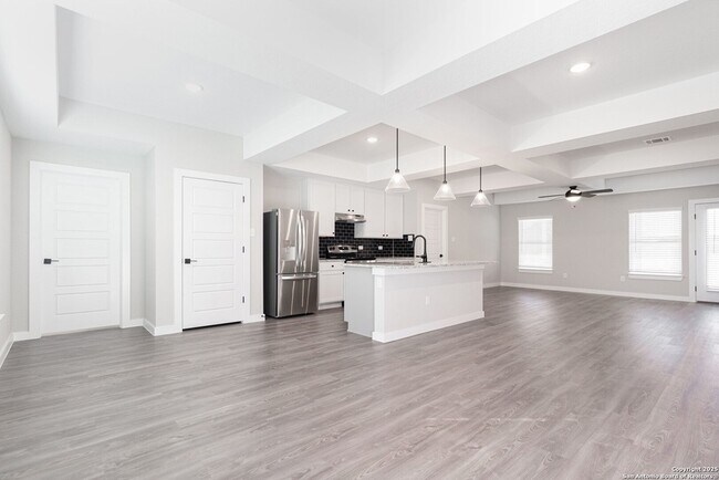 Foto del edificio - 5815 Tree View St