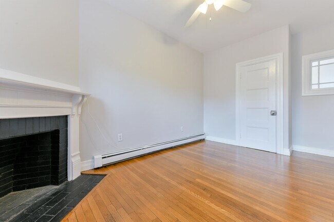 Foto del edificio - 709 Centre St