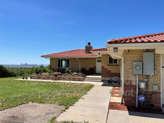 Foto del edificio - 7966 Elmwood Ln