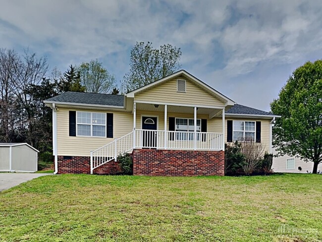 Building Photo - 868 Loch Lomond Cir