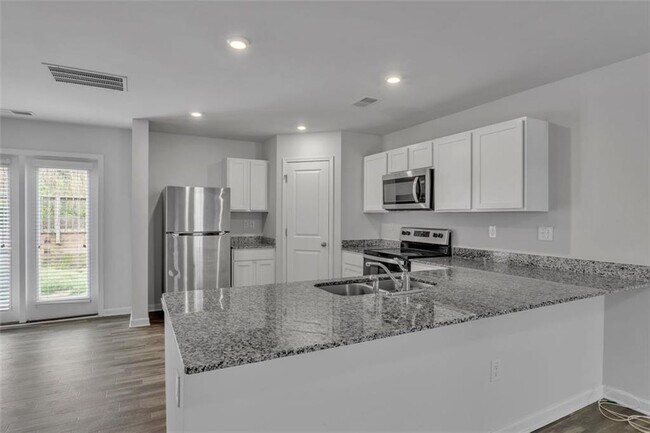 Building Photo - 512 Amelia Ct