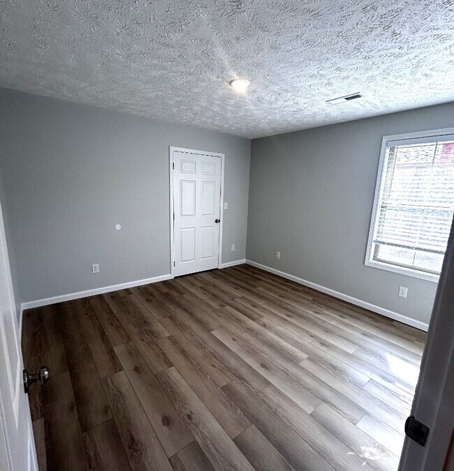 Foto del edificio - This brand-new 3 bed, 2 bath home offers 1...