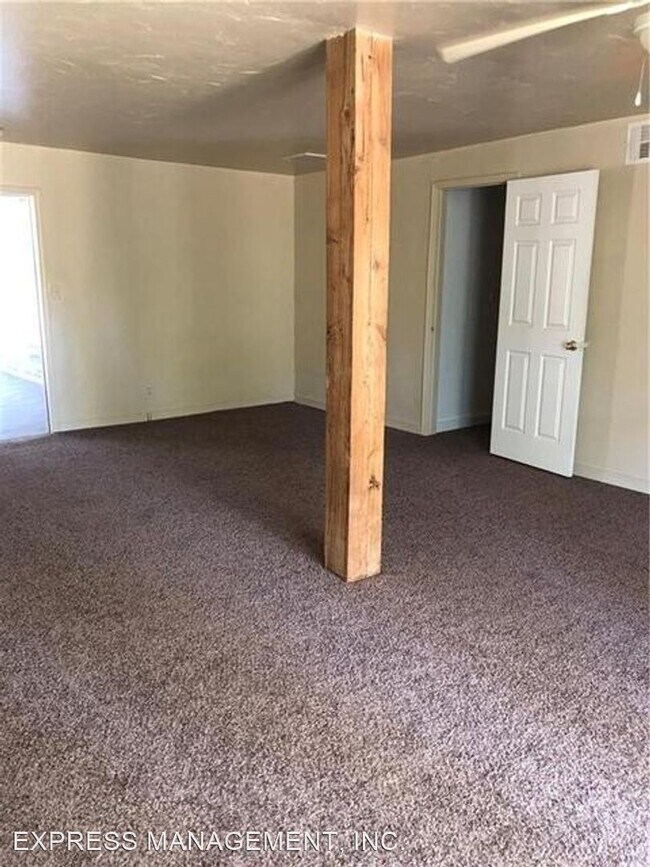 Building Photo - 4 br, 2 bath House - 218 W Independence - ...