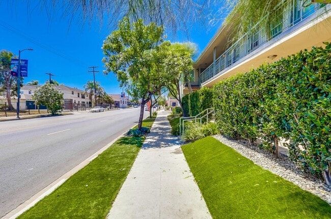 Interior Photo - 3121 W Slauson Ave