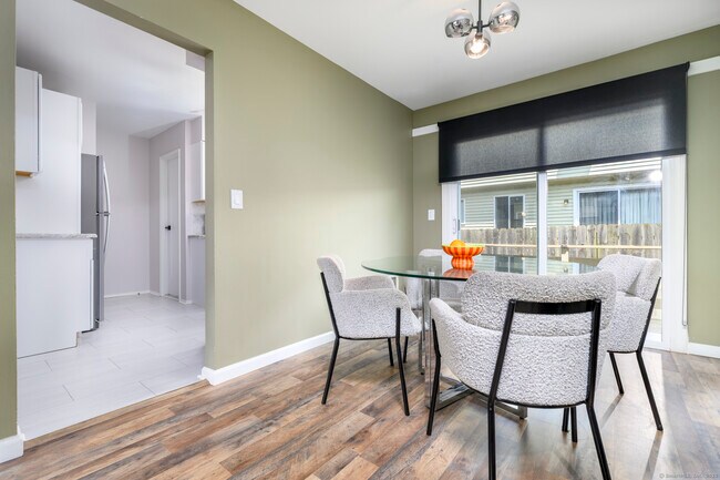 Foto del edificio - 63 Maple Tree Ave