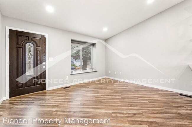 Foto del edificio - 4 br, 3 bath House - 5796 W 74th Pl
