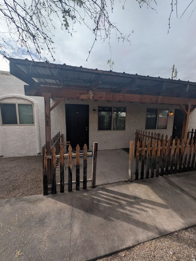 Foto del edificio - 4 Plex - Two Bedroom and 1 Bath Unit for Rent