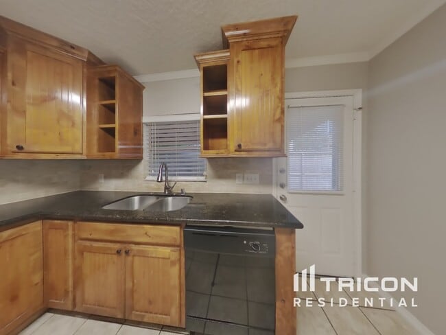Building Photo - 1043 Somercotes Ln