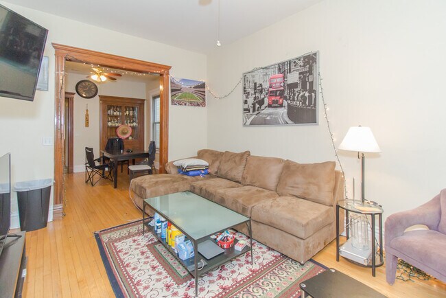 Foto del edificio - 3727 N Marshfield Ave