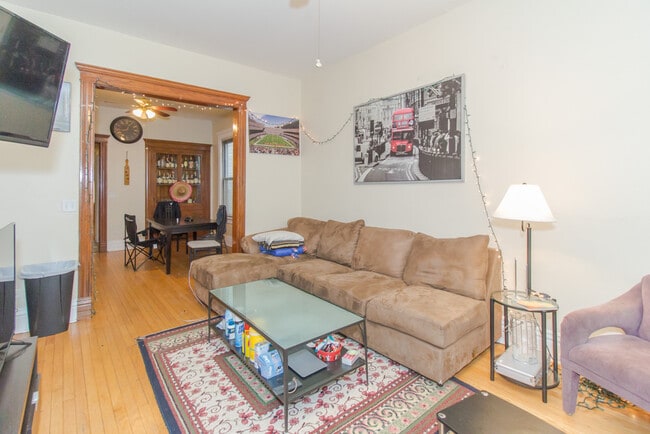 Building Photo - 3727 N Marshfield Ave