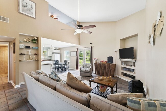 Building Photo - For Lease - 3 BR | 2 BA Furnished Corporat...