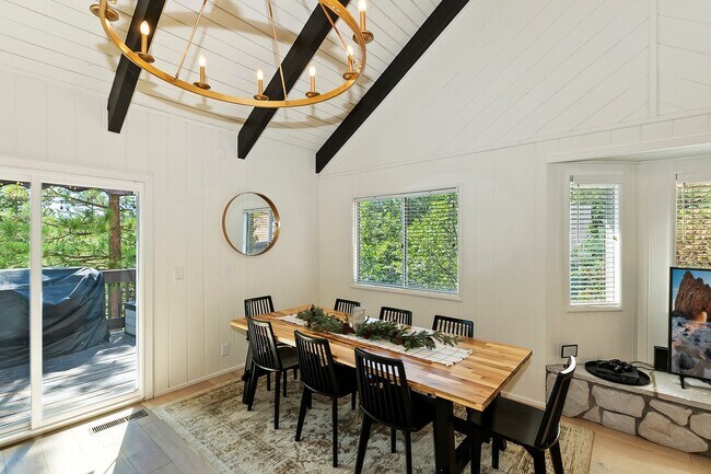 Foto del edificio - Stylish Chalet with Lake Rights