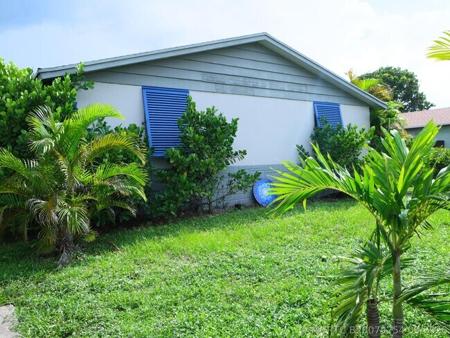 Foto del edificio - 401 Silver Beach Rd