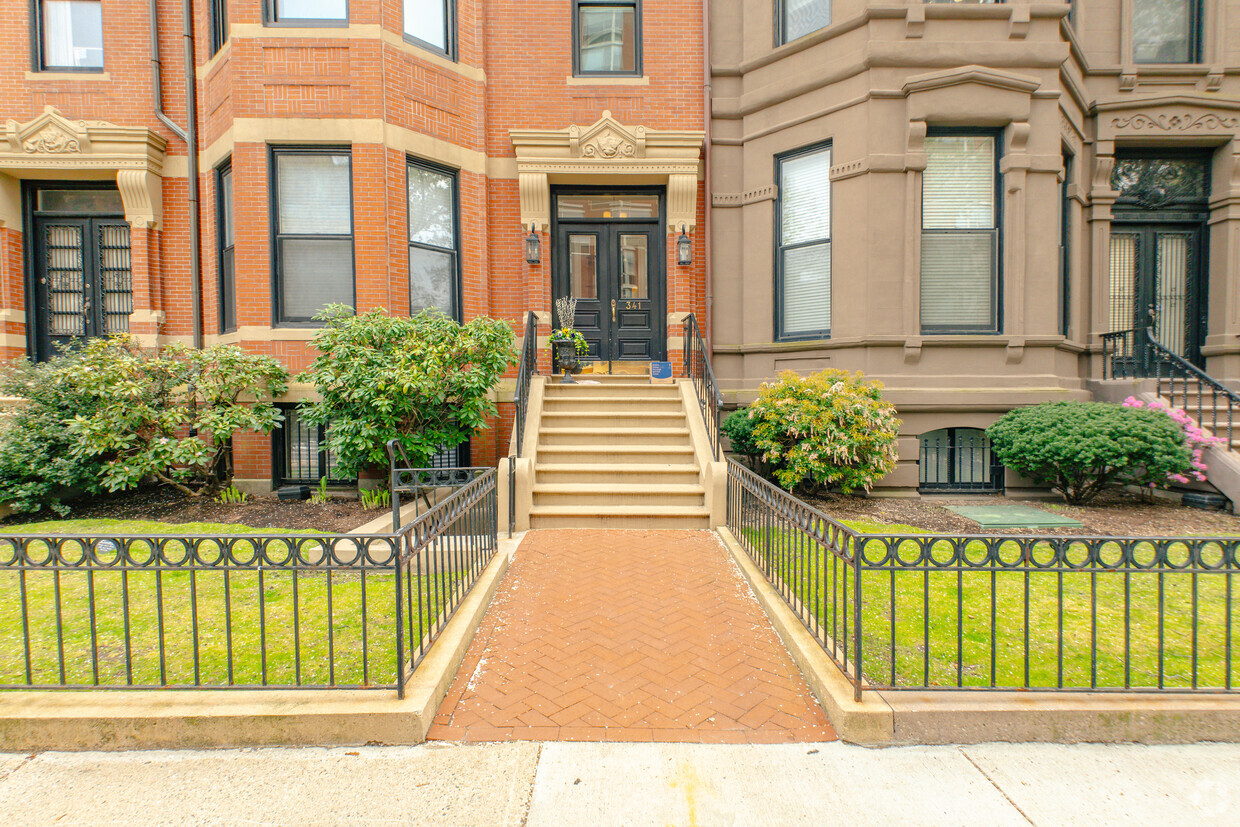 Building Entrance - 341 Beacon St
