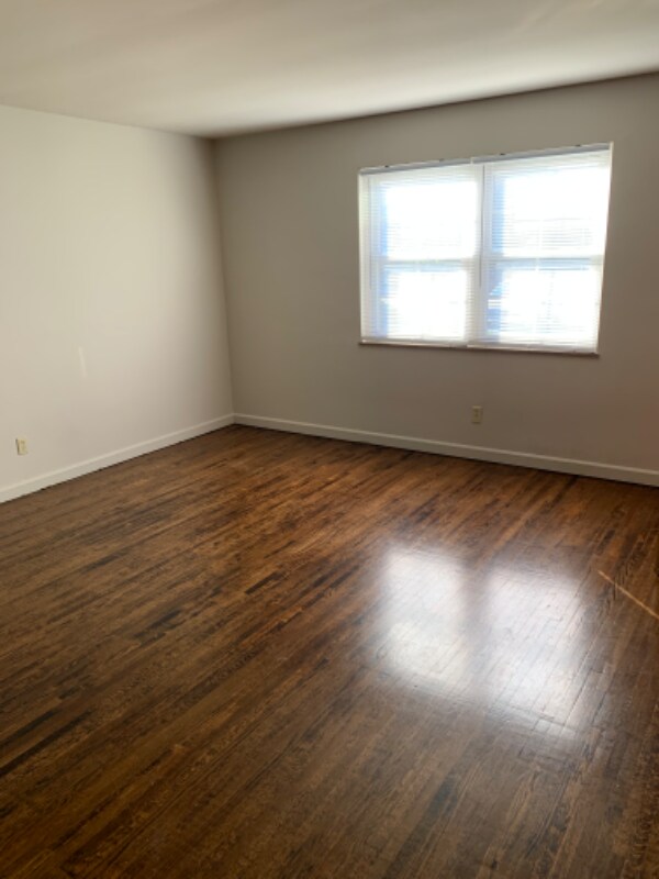 Building Photo - 1106 Sells Ave