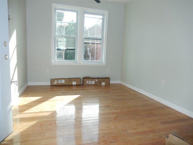 Building Photo - 662 Saratoga St