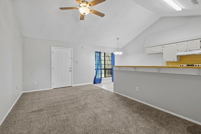 Building Photo - 740 Prairie Creek Dr