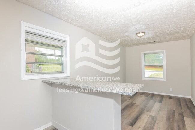 Foto del edificio - 5862 Blueridge Dr