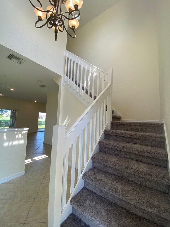 Foto del edificio - Beautiful, Family & Pet Friendly, 2 Story,...